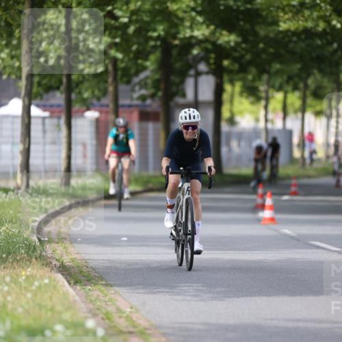 10.08.2025 - GEWOBA Citytriathlon Bremen Yannick Fuchs http://msf.ph/oto/8541333 10.08.2025 12:45:25 Radfahren 633, 676, 712, 724, 828, 851, 930, 939, 946, 1022 meine-sportfotos.de
