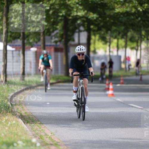10.08.2025 - GEWOBA Citytriathlon Bremen Yannick Fuchs http://msf.ph/oto/8541338 10.08.2025 12:45:25 Radfahren 633, 676, 712, 724, 828, 851, 930, 939, 946, 1022 meine-sportfotos.de