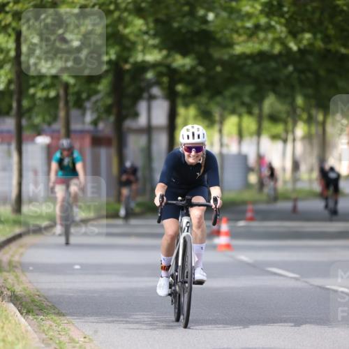 10.08.2025 - GEWOBA Citytriathlon Bremen Yannick Fuchs http://msf.ph/oto/8541342 10.08.2025 12:45:26 Radfahren 633, 676, 712, 724, 828, 851, 930, 939, 946, 1022 meine-sportfotos.de
