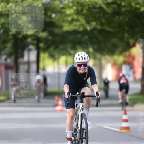 10.08.2025 - GEWOBA Citytriathlon Bremen Yannick Fuchs http://msf.ph/oto/8541348 10.08.2025 12:45:26 Radfahren 633, 676, 712, 724, 828, 851, 930, 939, 946, 1022 meine-sportfotos.de