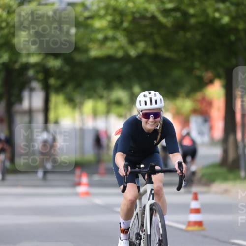 10.08.2025 - GEWOBA Citytriathlon Bremen Yannick Fuchs http://msf.ph/oto/8541352 10.08.2025 12:45:26 Radfahren 633, 676, 712, 724, 828, 851, 930, 939, 946, 1022 meine-sportfotos.de