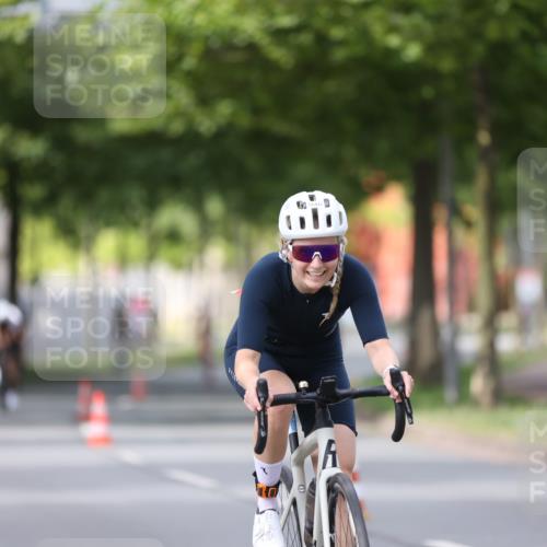 10.08.2025 - GEWOBA Citytriathlon Bremen Yannick Fuchs http://msf.ph/oto/8541355 10.08.2025 12:45:27 Radfahren 633, 676, 712, 724, 828, 851, 930, 939, 946, 1022 meine-sportfotos.de