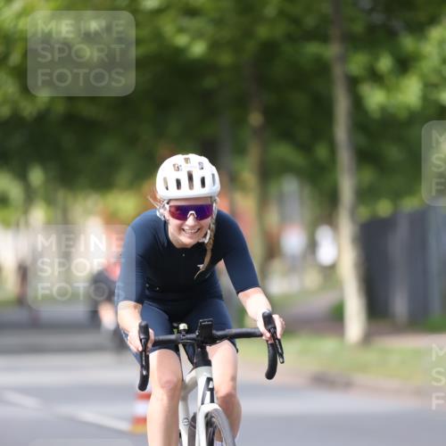 10.08.2025 - GEWOBA Citytriathlon Bremen Yannick Fuchs http://msf.ph/oto/8541357 10.08.2025 12:45:27 Radfahren 633, 676, 712, 724, 828, 851, 930, 939, 946, 1022 meine-sportfotos.de