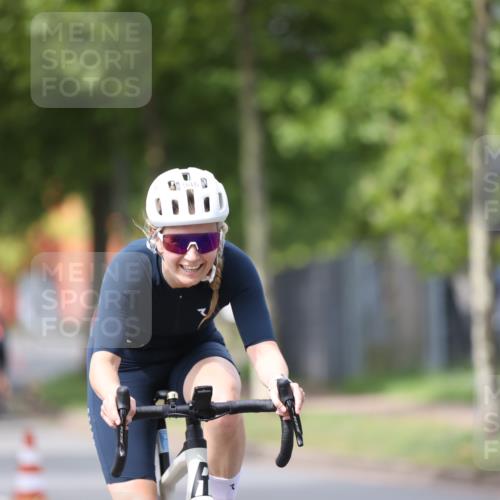10.08.2025 - GEWOBA Citytriathlon Bremen Yannick Fuchs http://msf.ph/oto/8541361 10.08.2025 12:45:27 Radfahren 633, 676, 712, 724, 828, 851, 930, 939, 946, 1022 meine-sportfotos.de