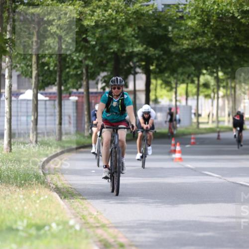 10.08.2025 - GEWOBA Citytriathlon Bremen Yannick Fuchs http://msf.ph/oto/8541365 10.08.2025 12:45:29 Radfahren 676, 712, 724, 828, 851, 930, 939, 946, 1022 meine-sportfotos.de