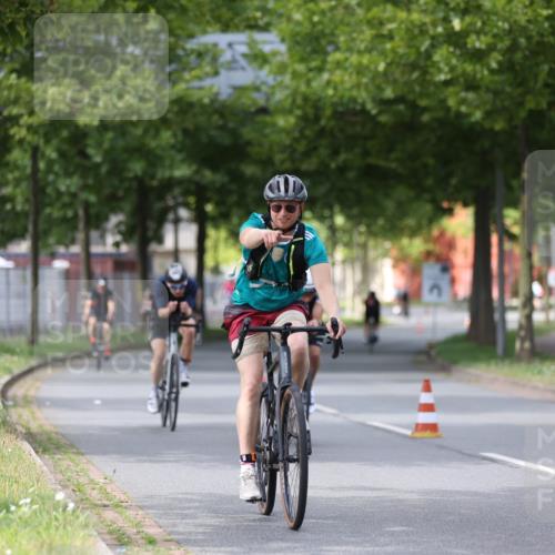 10.08.2025 - GEWOBA Citytriathlon Bremen Yannick Fuchs http://msf.ph/oto/8541382 10.08.2025 12:45:30 Radfahren 676, 724, 828, 851, 930, 939, 946, 1022 meine-sportfotos.de
