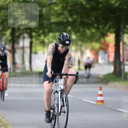 10.08.2025 - GEWOBA Citytriathlon Bremen Yannick Fuchs http://msf.ph/oto/8541444 10.08.2025 12:45:35 Radfahren 676, 724, 748, 771, 851, 930, 939, 946, 1022 meine-sportfotos.de