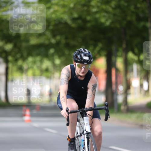 10.08.2025 - GEWOBA Citytriathlon Bremen Yannick Fuchs http://msf.ph/oto/8541450 10.08.2025 12:45:35 Radfahren 676, 724, 748, 771, 851, 930, 939, 946, 1022 meine-sportfotos.de