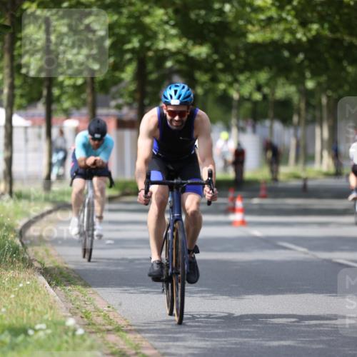 10.08.2025 - GEWOBA Citytriathlon Bremen Yannick Fuchs http://msf.ph/oto/8541487 10.08.2025 12:45:43 Radfahren 574, 651, 676, 697, 748, 771, 812, 898, 928, 930, 939 meine-sportfotos.de