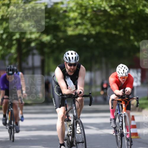 10.08.2025 - GEWOBA Citytriathlon Bremen Yannick Fuchs http://msf.ph/oto/8541555 10.08.2025 12:45:50 Radfahren 574, 651, 674, 685, 697, 748, 771, 812, 898, 928, 930 meine-sportfotos.de