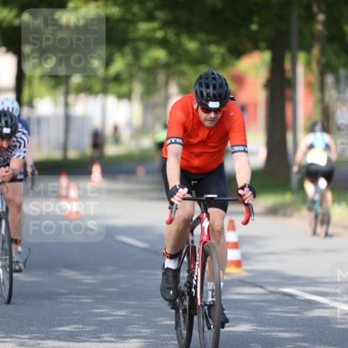 10.08.2025 - GEWOBA Citytriathlon Bremen Yannick Fuchs http://msf.ph/oto/8541564 10.08.2025 10:37:37 Radfahren 33, 49, 75, 123, 219, 375, 455, 474, 485 meine-sportfotos.de
