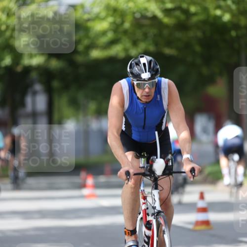 10.08.2025 - GEWOBA Citytriathlon Bremen Yannick Fuchs http://msf.ph/oto/8541572 10.08.2025 12:45:52 Radfahren 574, 651, 674, 685, 697, 748, 771, 812, 898, 928, 929 meine-sportfotos.de
