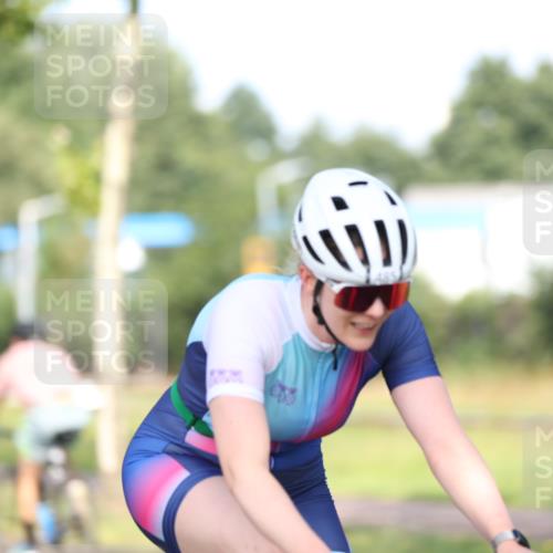 10.08.2025 - GEWOBA Citytriathlon Bremen Yannick Fuchs http://msf.ph/oto/8541592 10.08.2025 10:37:39 Radfahren 33, 49, 75, 123, 219, 375, 455, 474, 485, 501 meine-sportfotos.de