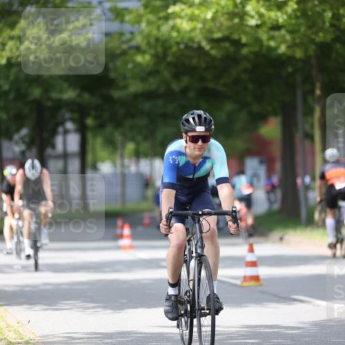 10.08.2025 - GEWOBA Citytriathlon Bremen Yannick Fuchs http://msf.ph/oto/8541597 10.08.2025 12:45:54 Radfahren 574, 651, 674, 685, 697, 748, 771, 812, 898, 928, 929 meine-sportfotos.de