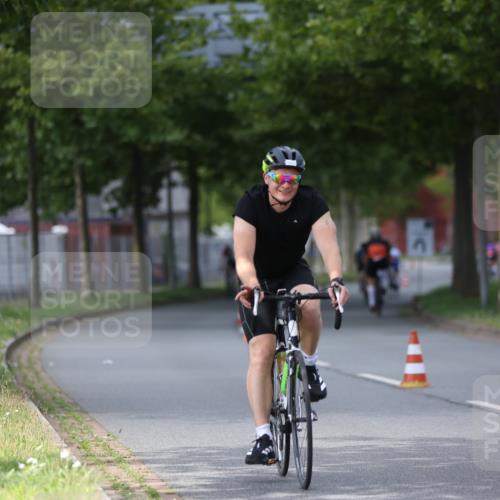 10.08.2025 - GEWOBA Citytriathlon Bremen Yannick Fuchs http://msf.ph/oto/8541626 10.08.2025 12:45:57 Radfahren 574, 651, 674, 685, 697, 748, 771, 812, 898, 928, 929 meine-sportfotos.de
