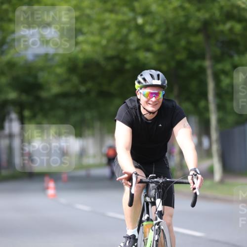 10.08.2025 - GEWOBA Citytriathlon Bremen Yannick Fuchs http://msf.ph/oto/8541632 10.08.2025 12:45:57 Radfahren 574, 651, 674, 685, 697, 748, 771, 812, 898, 928, 929 meine-sportfotos.de