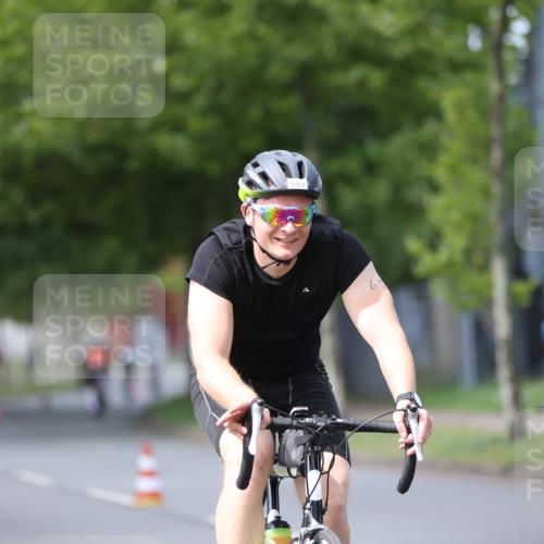 10.08.2025 - GEWOBA Citytriathlon Bremen Yannick Fuchs http://msf.ph/oto/8541635 10.08.2025 12:45:58 Radfahren 574, 651, 674, 685, 697, 748, 771, 812, 898, 928, 929, 1011 meine-sportfotos.de
