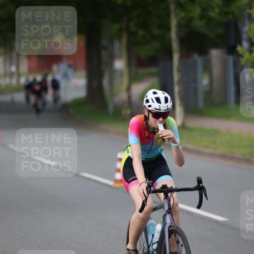 10.08.2025 - GEWOBA Citytriathlon Bremen Yannick Fuchs http://msf.ph/oto/8541641 10.08.2025 12:46:05 Radfahren 674, 685, 697, 929, 1011 meine-sportfotos.de