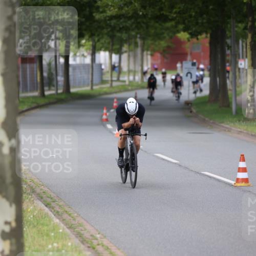 10.08.2025 - GEWOBA Citytriathlon Bremen Yannick Fuchs http://msf.ph/oto/8541647 10.08.2025 12:46:07 Radfahren 674, 685, 697, 929, 948, 1011 meine-sportfotos.de