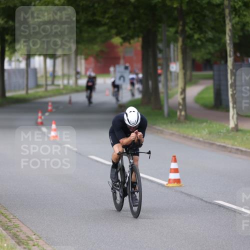 10.08.2025 - GEWOBA Citytriathlon Bremen Yannick Fuchs http://msf.ph/oto/8541656 10.08.2025 12:46:07 Radfahren 674, 685, 697, 929, 948, 1011 meine-sportfotos.de