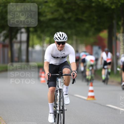 10.08.2025 - GEWOBA Citytriathlon Bremen Yannick Fuchs http://msf.ph/oto/8541662 10.08.2025 12:46:22 Radfahren 625, 948, 1011 meine-sportfotos.de