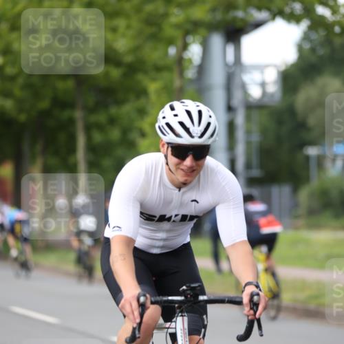 10.08.2025 - GEWOBA Citytriathlon Bremen Yannick Fuchs http://msf.ph/oto/8541676 10.08.2025 12:46:23 Radfahren 625, 948, 1011 meine-sportfotos.de