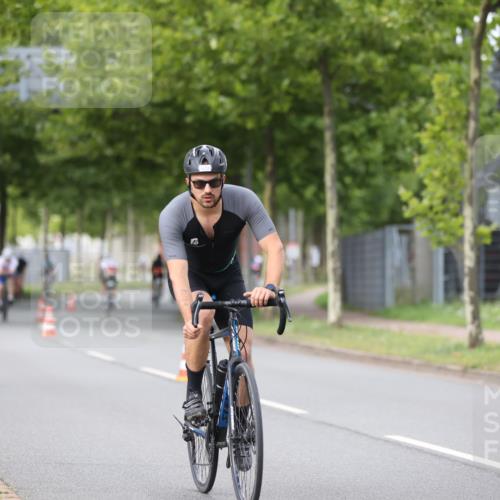 10.08.2025 - GEWOBA Citytriathlon Bremen Yannick Fuchs http://msf.ph/oto/8541680 10.08.2025 12:46:34 Radfahren 576, 605, 625, 903, 918, 962, 1007 meine-sportfotos.de