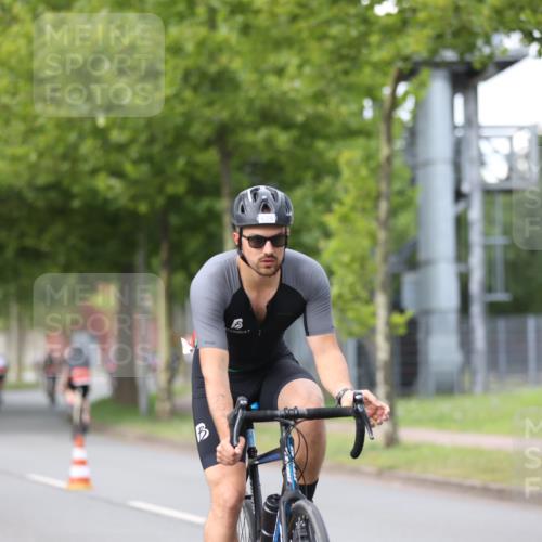 10.08.2025 - GEWOBA Citytriathlon Bremen Yannick Fuchs http://msf.ph/oto/8541686 10.08.2025 12:46:34 Radfahren 576, 605, 625, 903, 918, 962, 1007 meine-sportfotos.de