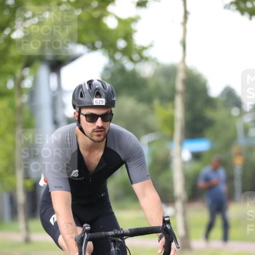 10.08.2025 - GEWOBA Citytriathlon Bremen Yannick Fuchs http://msf.ph/oto/8541693 10.08.2025 12:46:35 Radfahren 576, 605, 625, 903, 918, 962, 1007 meine-sportfotos.de