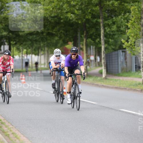 10.08.2025 - GEWOBA Citytriathlon Bremen Yannick Fuchs http://msf.ph/oto/8541697 10.08.2025 12:46:38 Radfahren 576, 605, 799, 823, 903, 918, 962, 1007, 1020 meine-sportfotos.de