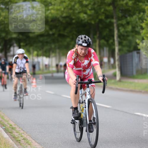 10.08.2025 - GEWOBA Citytriathlon Bremen Yannick Fuchs http://msf.ph/oto/8541719 10.08.2025 12:46:39 Radfahren 576, 605, 799, 823, 903, 918, 962, 1007, 1020 meine-sportfotos.de