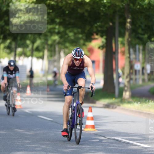 10.08.2025 - GEWOBA Citytriathlon Bremen Yannick Fuchs http://msf.ph/oto/8541721 10.08.2025 10:38:21 Radfahren 5, 19, 93, 101, 207, 211, 247, 391, 463, 475, 482 meine-sportfotos.de
