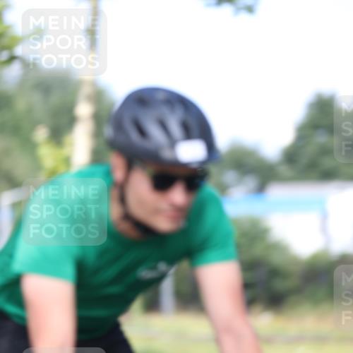 10.08.2025 - GEWOBA Citytriathlon Bremen Yannick Fuchs http://msf.ph/oto/8541750 10.08.2025 10:38:24 Radfahren 5, 19, 93, 101, 207, 211, 247, 391, 463, 475, 482, 513 meine-sportfotos.de
