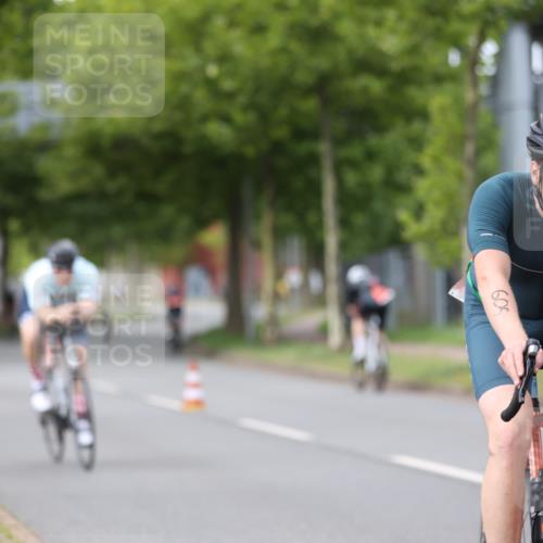 10.08.2025 - GEWOBA Citytriathlon Bremen Yannick Fuchs http://msf.ph/oto/8541755 10.08.2025 12:46:42 Radfahren 576, 605, 799, 823, 903, 918, 962, 1007, 1020 meine-sportfotos.de