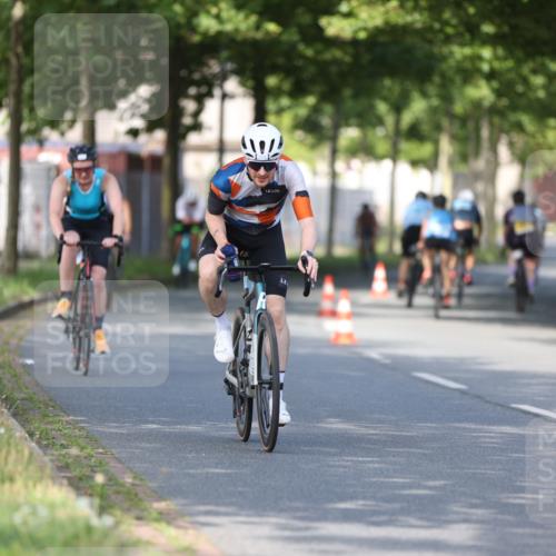 10.08.2025 - GEWOBA Citytriathlon Bremen Yannick Fuchs http://msf.ph/oto/8541762 10.08.2025 10:38:30 Radfahren 5, 19, 93, 101, 163, 207, 211, 247, 391, 463, 475, 513 meine-sportfotos.de
