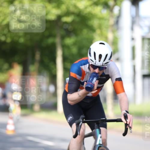10.08.2025 - GEWOBA Citytriathlon Bremen Yannick Fuchs http://msf.ph/oto/8541784 10.08.2025 10:38:31 Radfahren 5, 19, 63, 93, 101, 163, 207, 211, 391, 463, 475, 513 meine-sportfotos.de