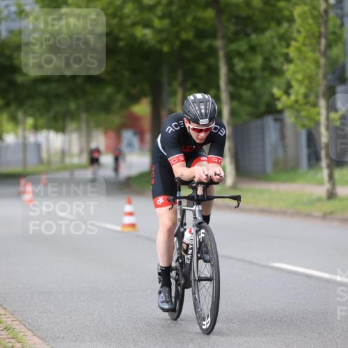 10.08.2025 - GEWOBA Citytriathlon Bremen Yannick Fuchs http://msf.ph/oto/8541796 10.08.2025 12:46:46 Radfahren 576, 605, 799, 823, 903, 918, 962, 968, 1007, 1020 meine-sportfotos.de