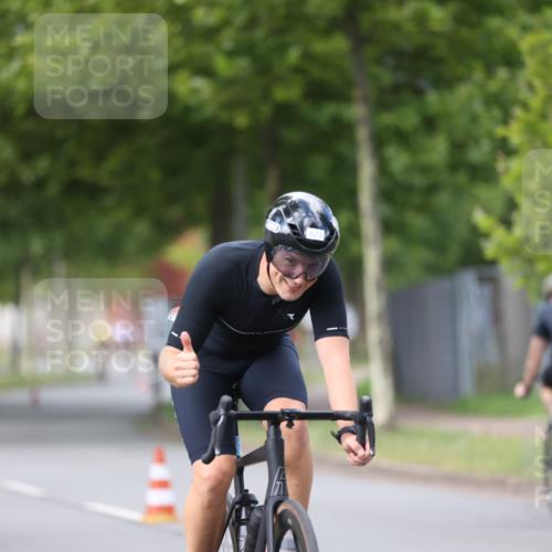 10.08.2025 - GEWOBA Citytriathlon Bremen Yannick Fuchs http://msf.ph/oto/8541819 10.08.2025 12:46:49 Radfahren 576, 605, 760, 799, 823, 903, 918, 962, 968, 1007, 1020 meine-sportfotos.de