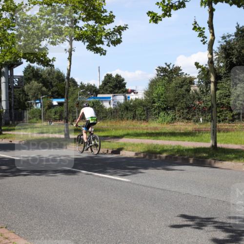 10.08.2025 - GEWOBA Citytriathlon Bremen Yannick Fuchs http://msf.ph/oto/8541823 10.08.2025 14:30:21 Radfahren 8, 33, 66, 148, 149, 329, 338, 347, 361, 374, 400, 402, 410, 429, 492 meine-sportfotos.de