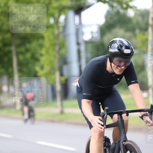 10.08.2025 - GEWOBA Citytriathlon Bremen Yannick Fuchs http://msf.ph/oto/8541827 10.08.2025 12:46:49 Radfahren 576, 605, 760, 799, 823, 903, 918, 962, 968, 1007, 1020 meine-sportfotos.de