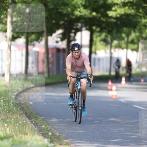 10.08.2025 - GEWOBA Citytriathlon Bremen Yannick Fuchs http://msf.ph/oto/8541828 10.08.2025 10:38:37 Radfahren 31, 63, 119, 163, 211, 391, 429, 443, 463, 475, 506, 513 meine-sportfotos.de