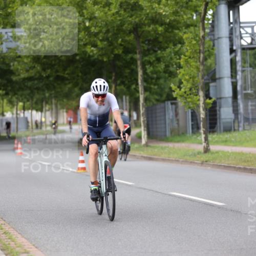 10.08.2025 - GEWOBA Citytriathlon Bremen Yannick Fuchs http://msf.ph/oto/8541830 10.08.2025 12:46:50 Radfahren 576, 583, 605, 760, 799, 823, 903, 918, 968, 1007, 1020 meine-sportfotos.de