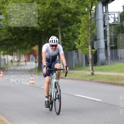10.08.2025 - GEWOBA Citytriathlon Bremen Yannick Fuchs http://msf.ph/oto/8541835 10.08.2025 12:46:50 Radfahren 576, 583, 605, 760, 799, 823, 903, 918, 968, 1007, 1020 meine-sportfotos.de