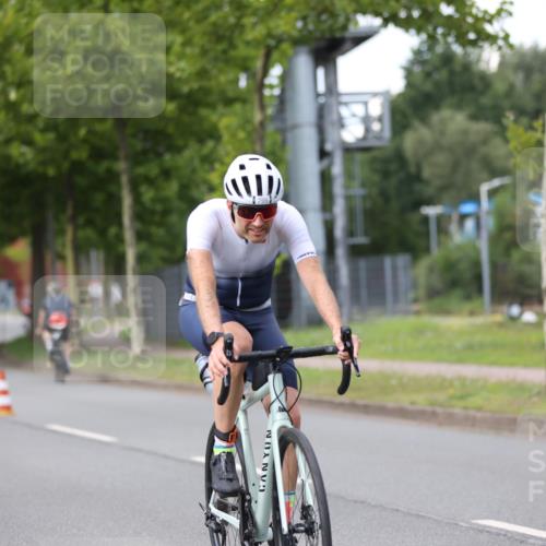 10.08.2025 - GEWOBA Citytriathlon Bremen Yannick Fuchs http://msf.ph/oto/8541842 10.08.2025 12:46:50 Radfahren 576, 583, 605, 760, 799, 823, 903, 918, 968, 1007, 1020 meine-sportfotos.de