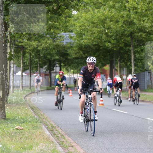 10.08.2025 - GEWOBA Citytriathlon Bremen Yannick Fuchs http://msf.ph/oto/8541862 10.08.2025 12:46:59 Radfahren 583, 622, 659, 733, 760, 769, 799, 823, 960, 968, 1020 meine-sportfotos.de