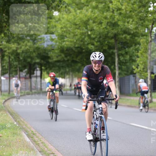 10.08.2025 - GEWOBA Citytriathlon Bremen Yannick Fuchs http://msf.ph/oto/8541866 10.08.2025 12:46:59 Radfahren 583, 622, 659, 733, 760, 769, 799, 823, 960, 968, 1020 meine-sportfotos.de