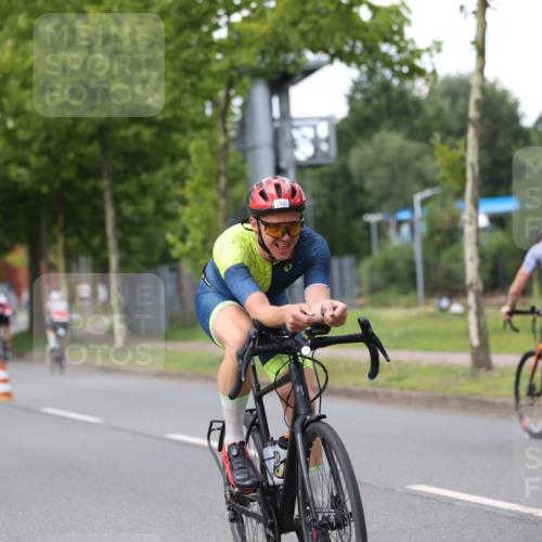 10.08.2025 - GEWOBA Citytriathlon Bremen Yannick Fuchs http://msf.ph/oto/8541881 10.08.2025 12:47:01 Radfahren 583, 622, 640, 659, 733, 760, 769, 799, 823, 875, 960, 968, 1020 meine-sportfotos.de