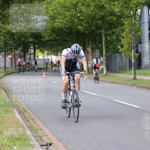 10.08.2025 - GEWOBA Citytriathlon Bremen Yannick Fuchs http://msf.ph/oto/8541892 10.08.2025 12:47:03 Radfahren 583, 622, 640, 659, 675, 733, 751, 760, 769, 799, 823, 875, 960, 968, 1013 meine-sportfotos.de