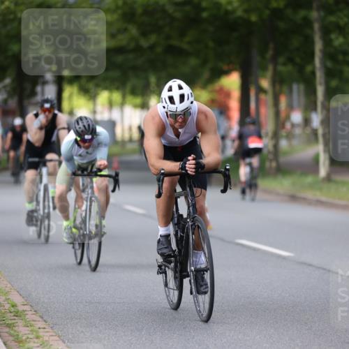 10.08.2025 - GEWOBA Citytriathlon Bremen Yannick Fuchs http://msf.ph/oto/8541924 10.08.2025 12:47:08 Radfahren 573, 583, 622, 640, 659, 675, 733, 751, 760, 769, 792, 875, 960, 968, 981, 1013 meine-sportfotos.de