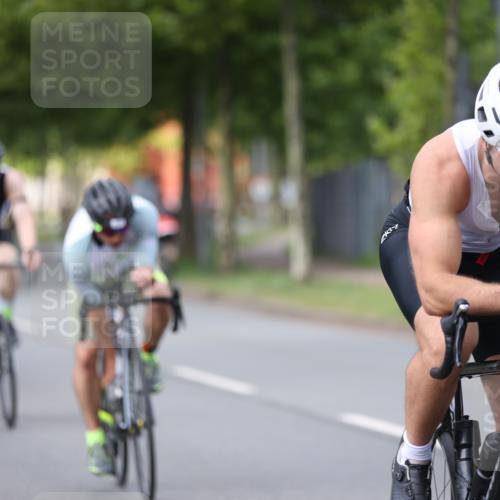 10.08.2025 - GEWOBA Citytriathlon Bremen Yannick Fuchs http://msf.ph/oto/8541933 10.08.2025 12:47:08 Radfahren 573, 583, 622, 640, 659, 675, 733, 751, 760, 769, 792, 875, 960, 968, 981, 1013 meine-sportfotos.de
